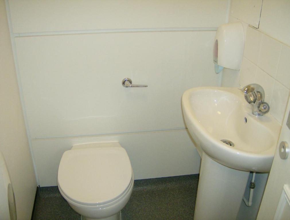 Single Room with Shared Bathroom,18214176:JPEG