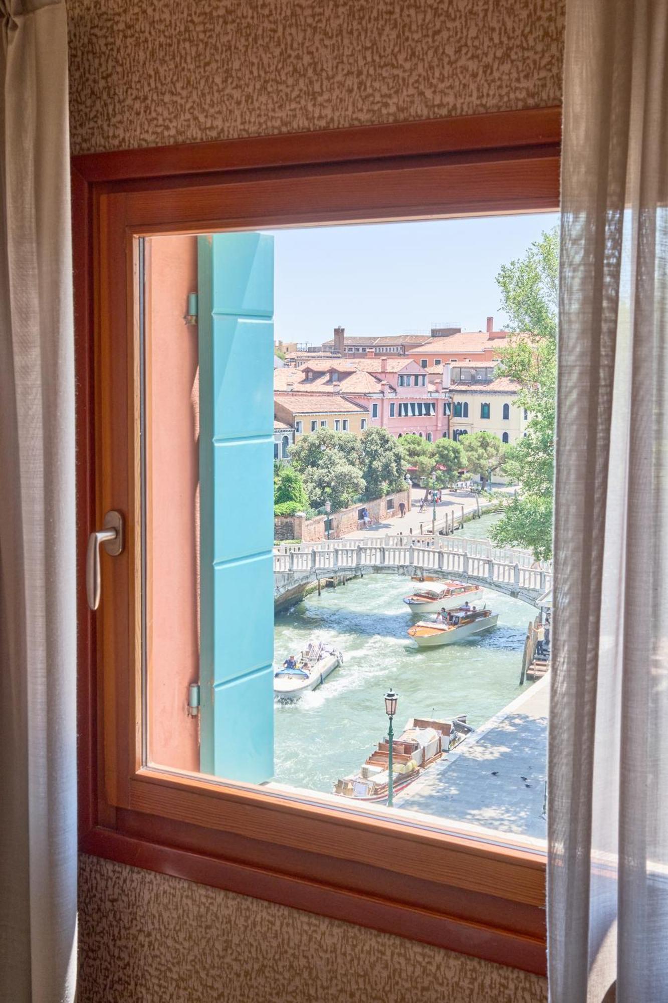 Deluxe Double or Twin Room Canal View
