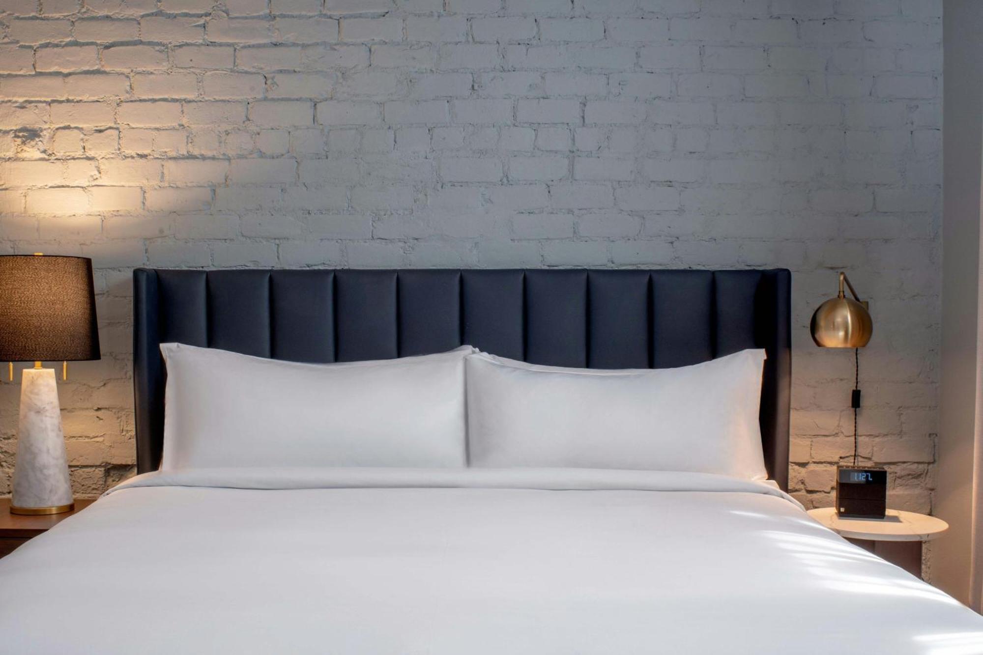 Queen Room,1765172892:JPEG