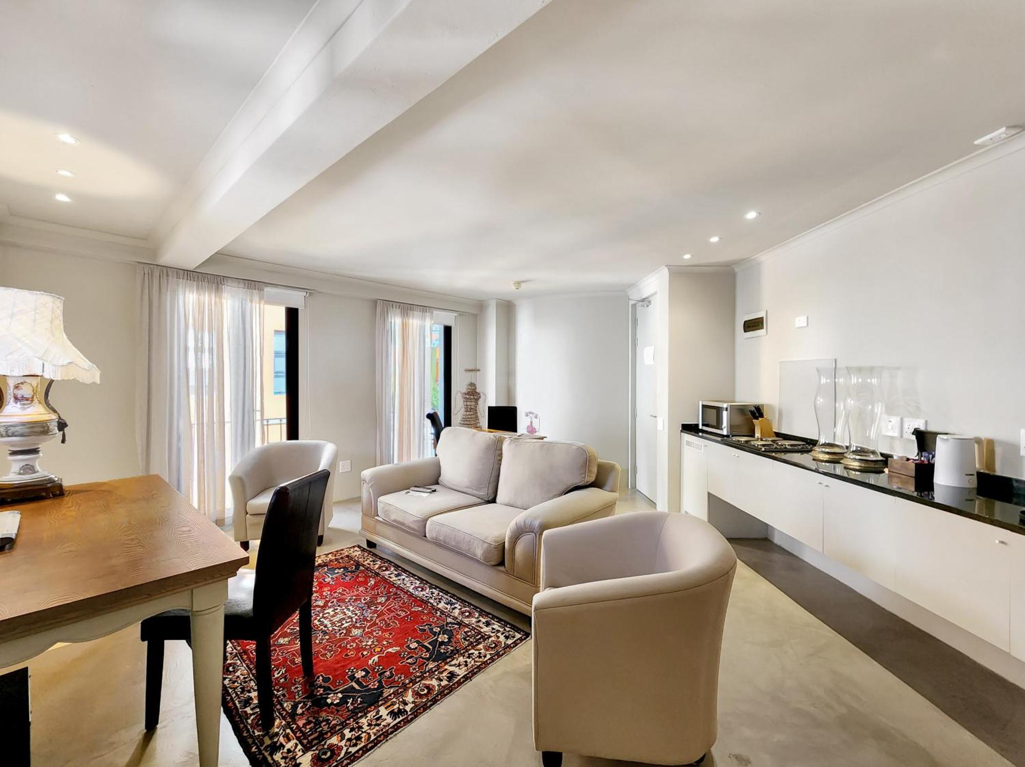 Deluxe Suite 201 / Kitchenette & Sleeper,1765188065:JPEG