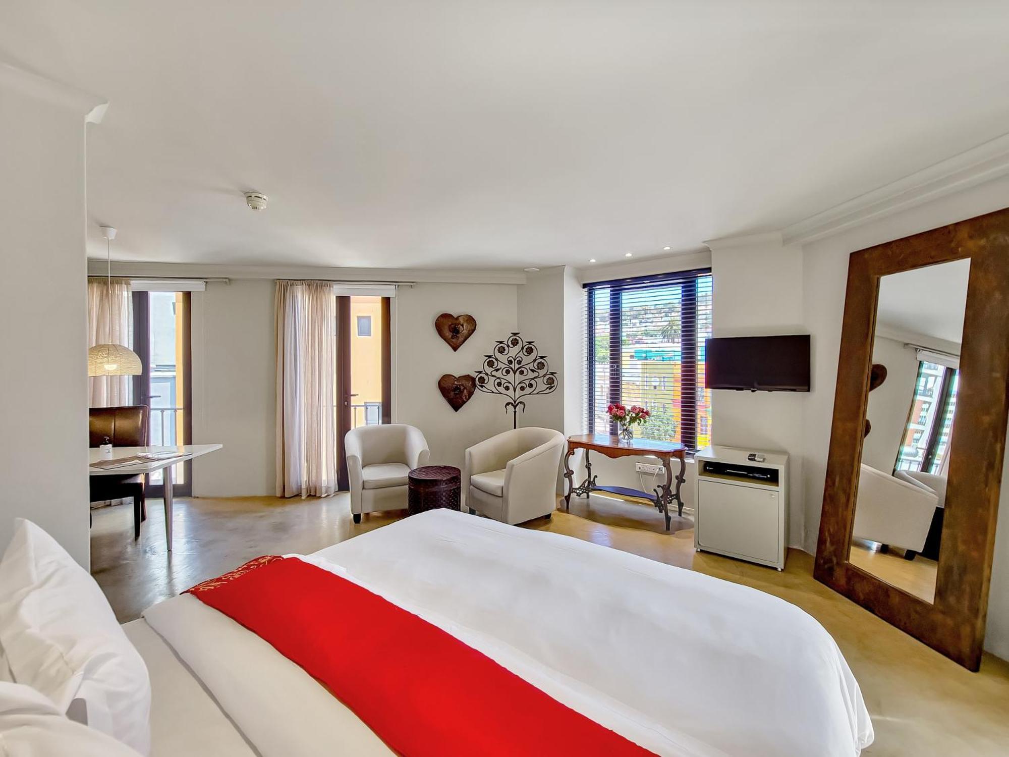 Deluxe Suite 302 or Bath & Rain Shower