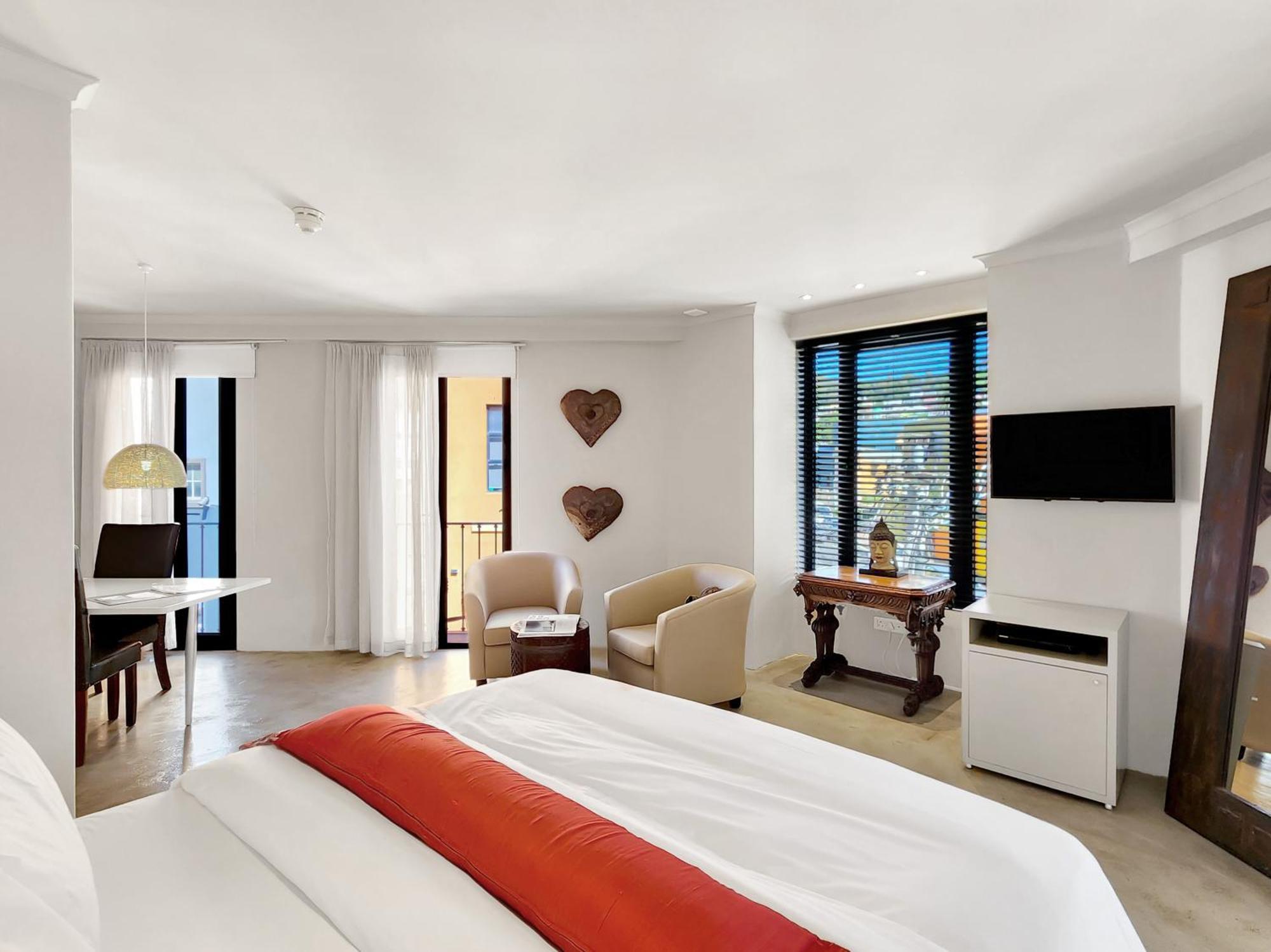 Deluxe Suite 202 or Bath & Rain Shower
