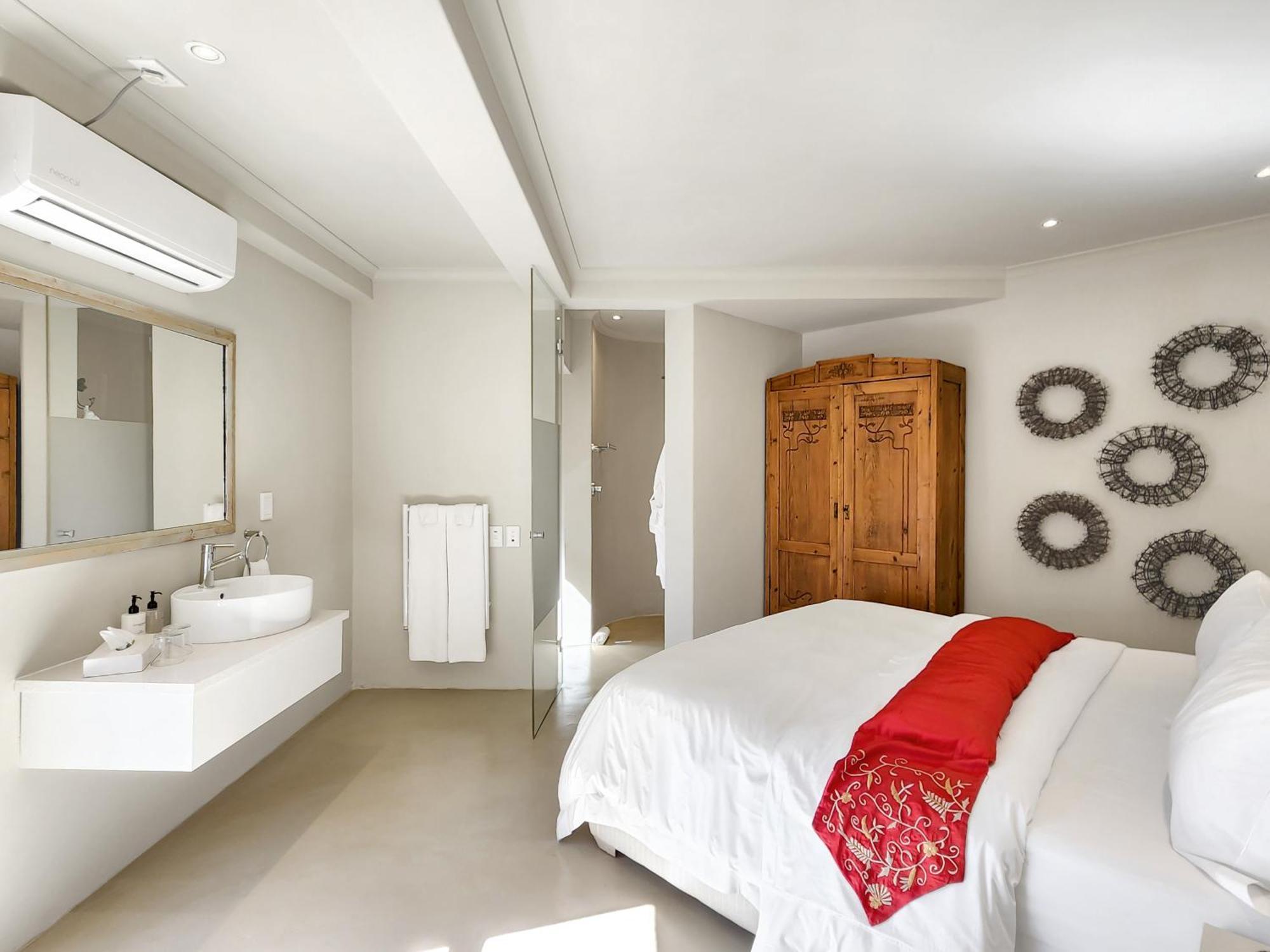 Deluxe Suite 203 or Kitchenette