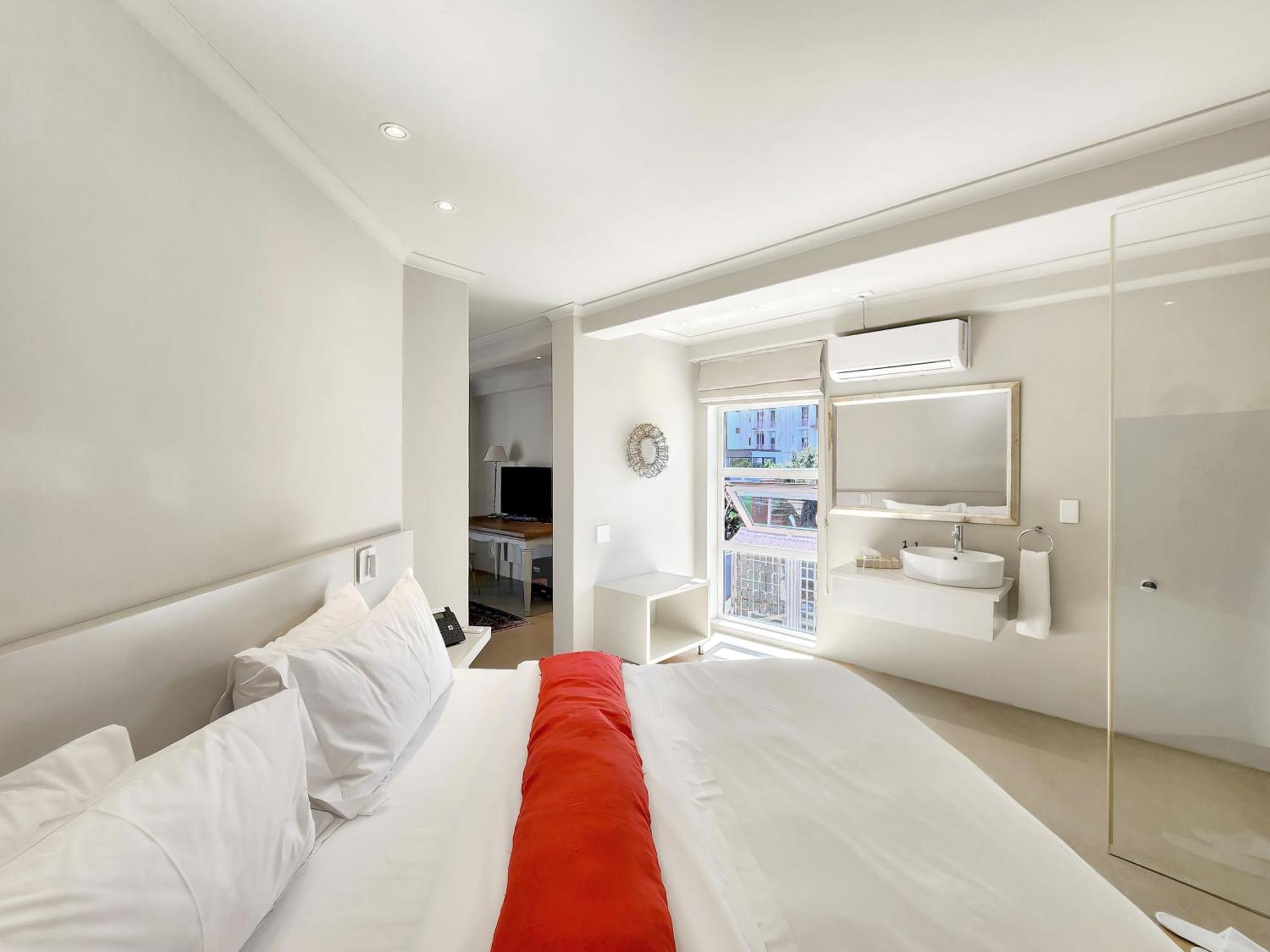 Deluxe Suite 203 or Kitchenette