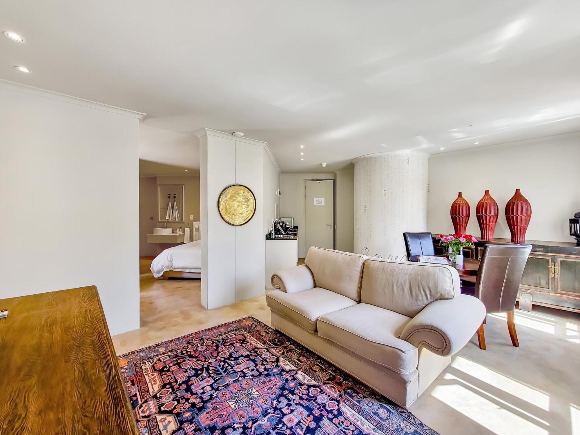 Deluxe Suite 103 or Kitchenette Bed &