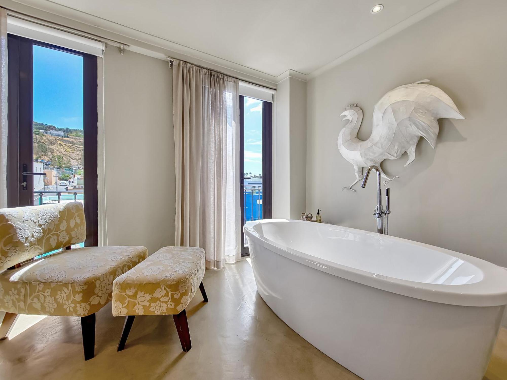 Deluxe Suite 202 or Bath & Rain Shower