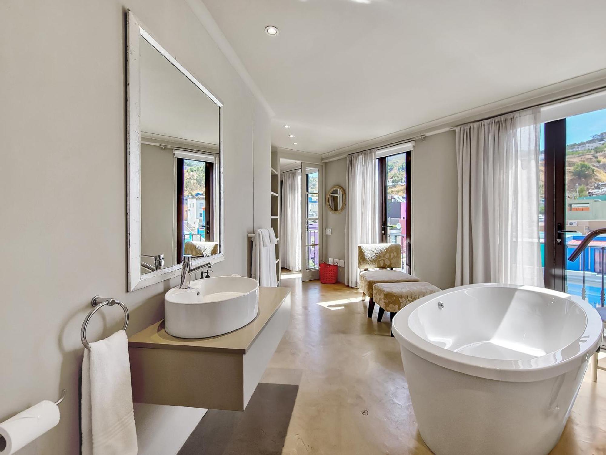 Deluxe Suite 202 or Bath & Rain Shower