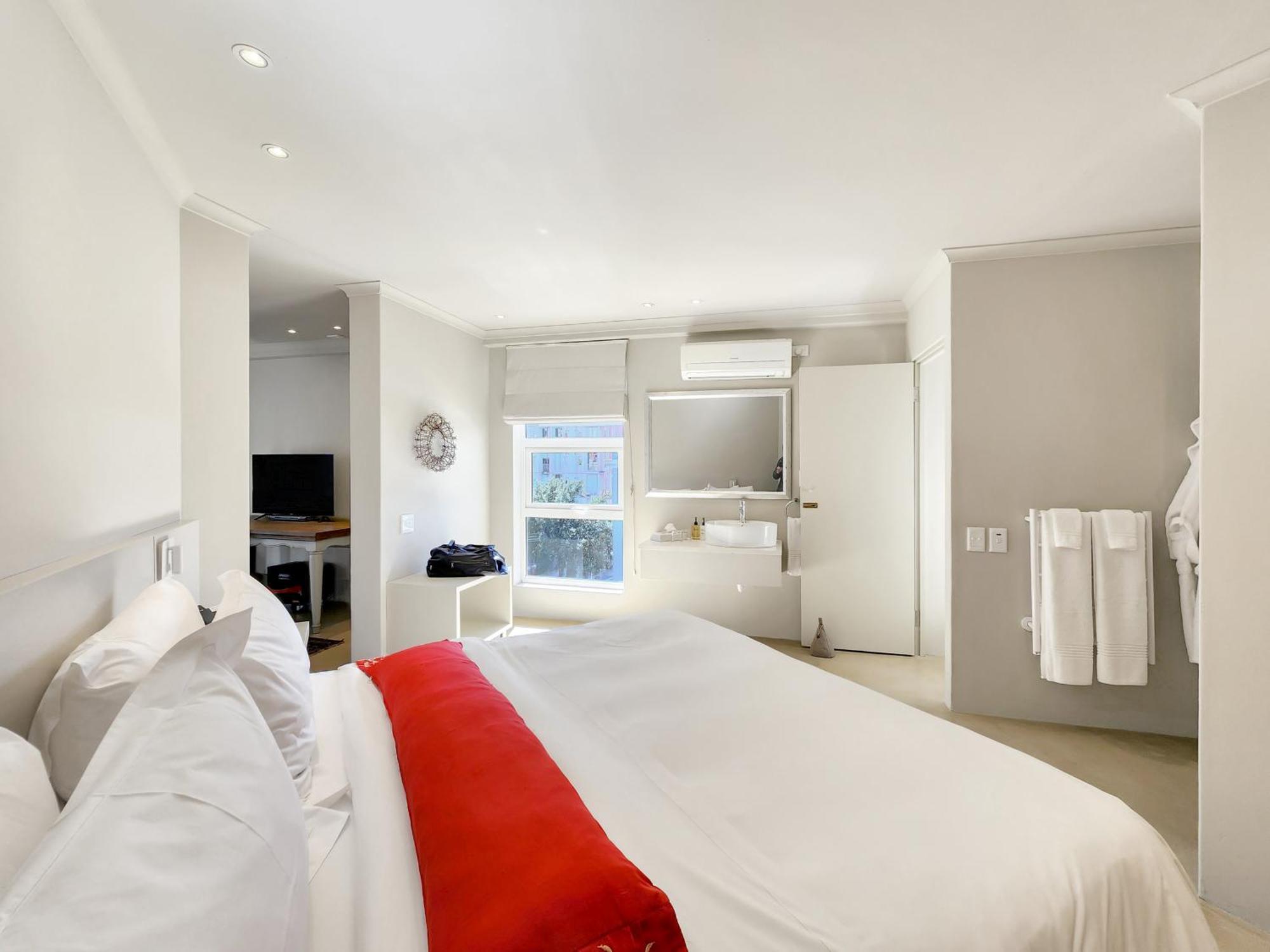 Deluxe Suite 303 or Kitchenette