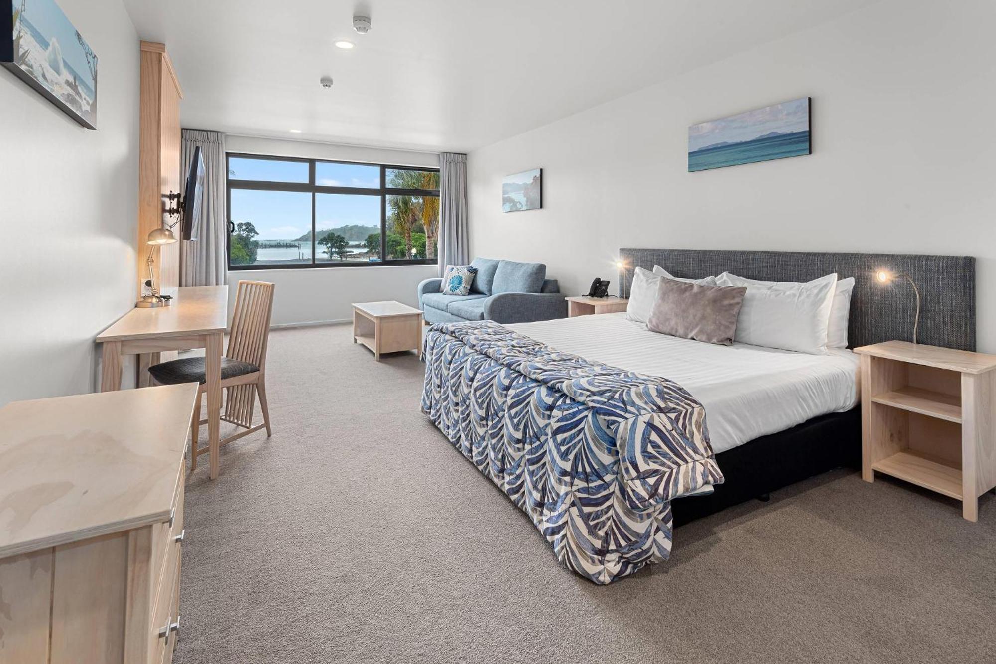 Deluxe King Room Marina View