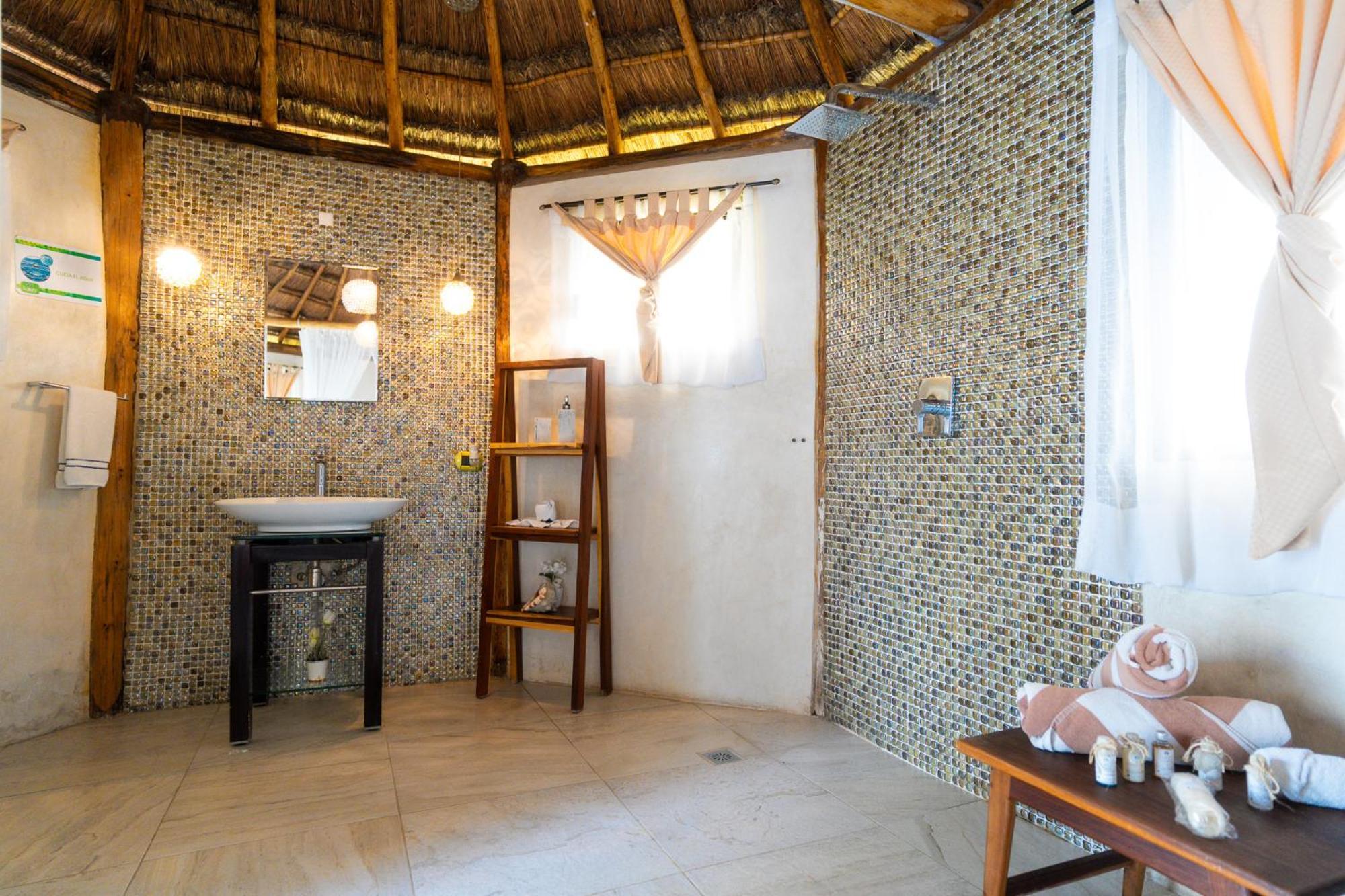 Deluxe Double Room Bath