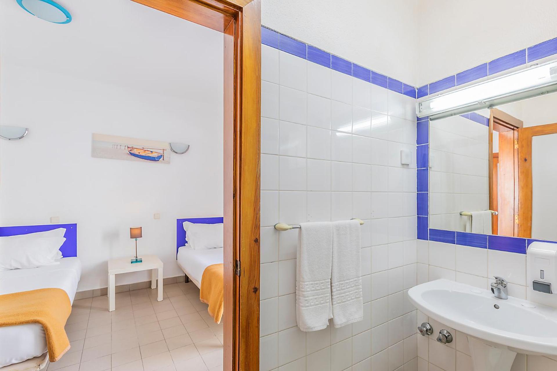 Twin Room Private Bathroom