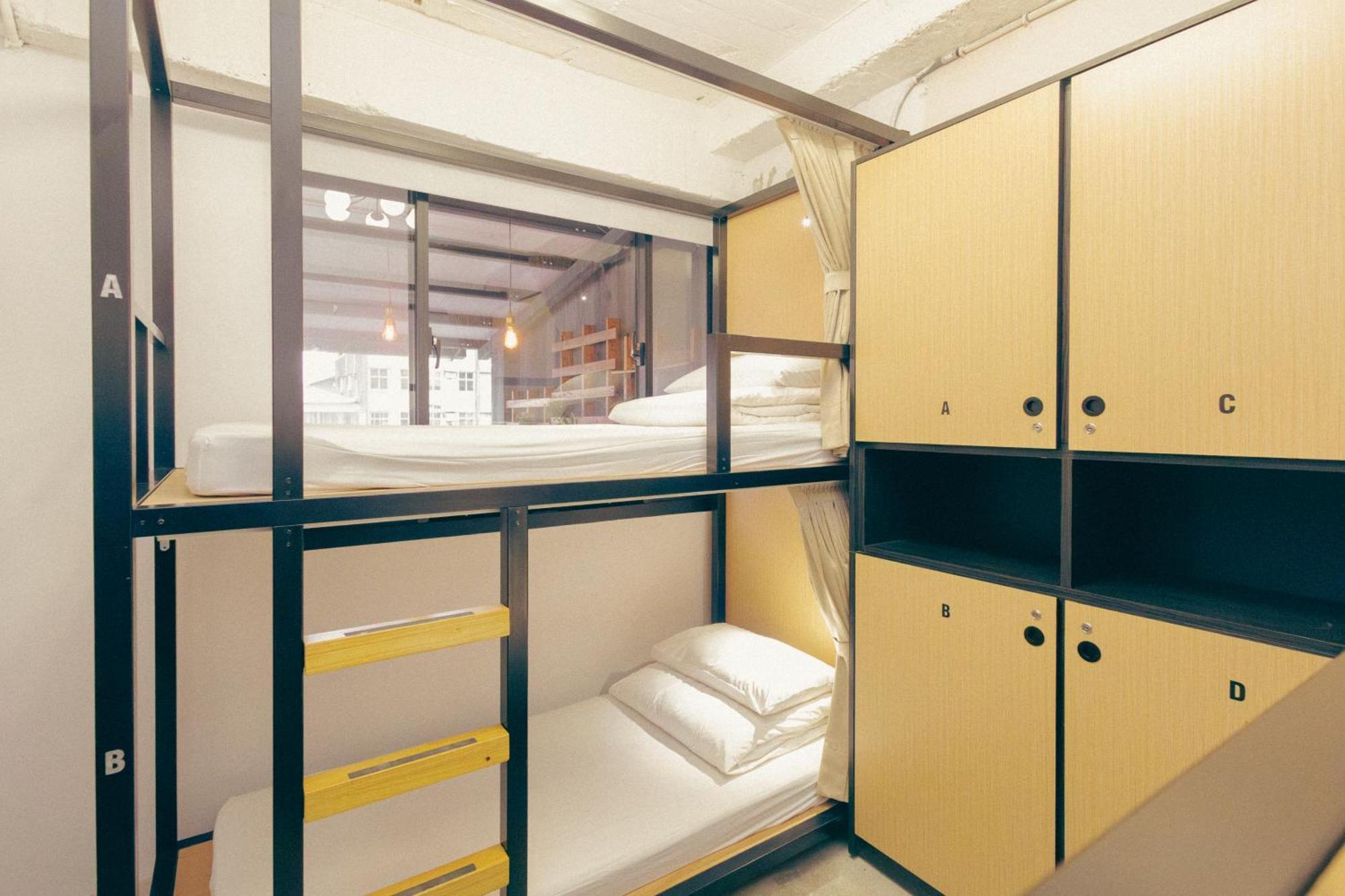 Bed 4-Bed Mixed Dormitory Room Window