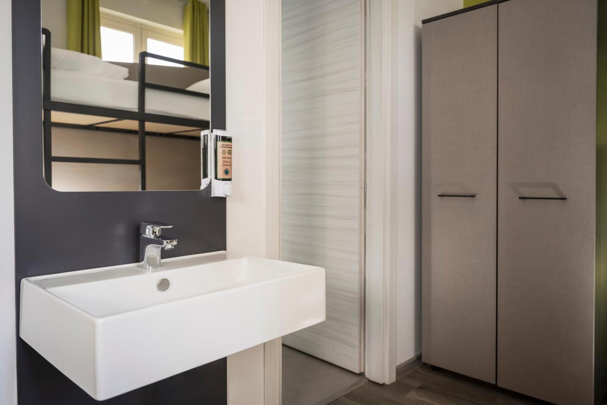 Quadruple Room Private Bathroom
