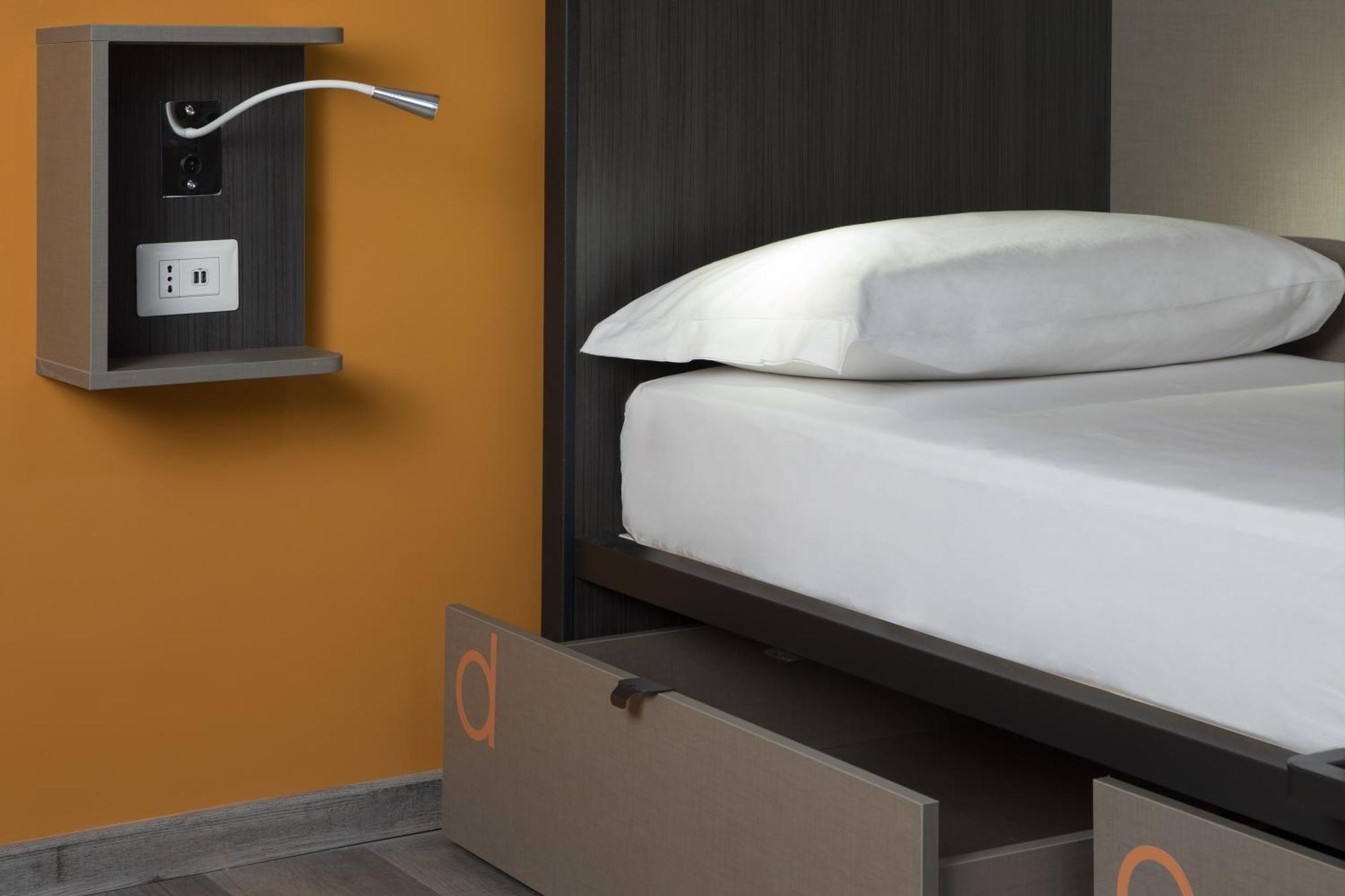 Single Bed Mixed Dormitory Room