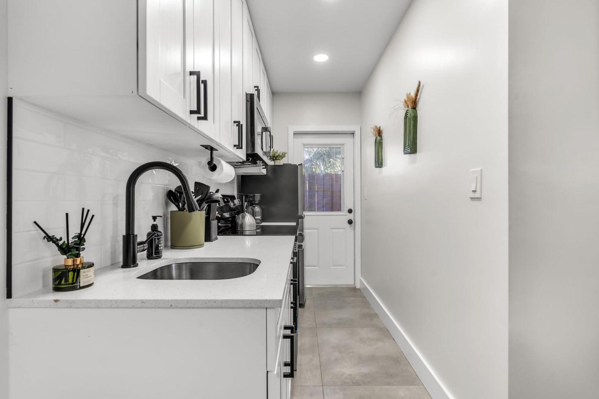 Premium Two Bedroom Two Bath Family Suite w/ Kitchen and Sofa Bed