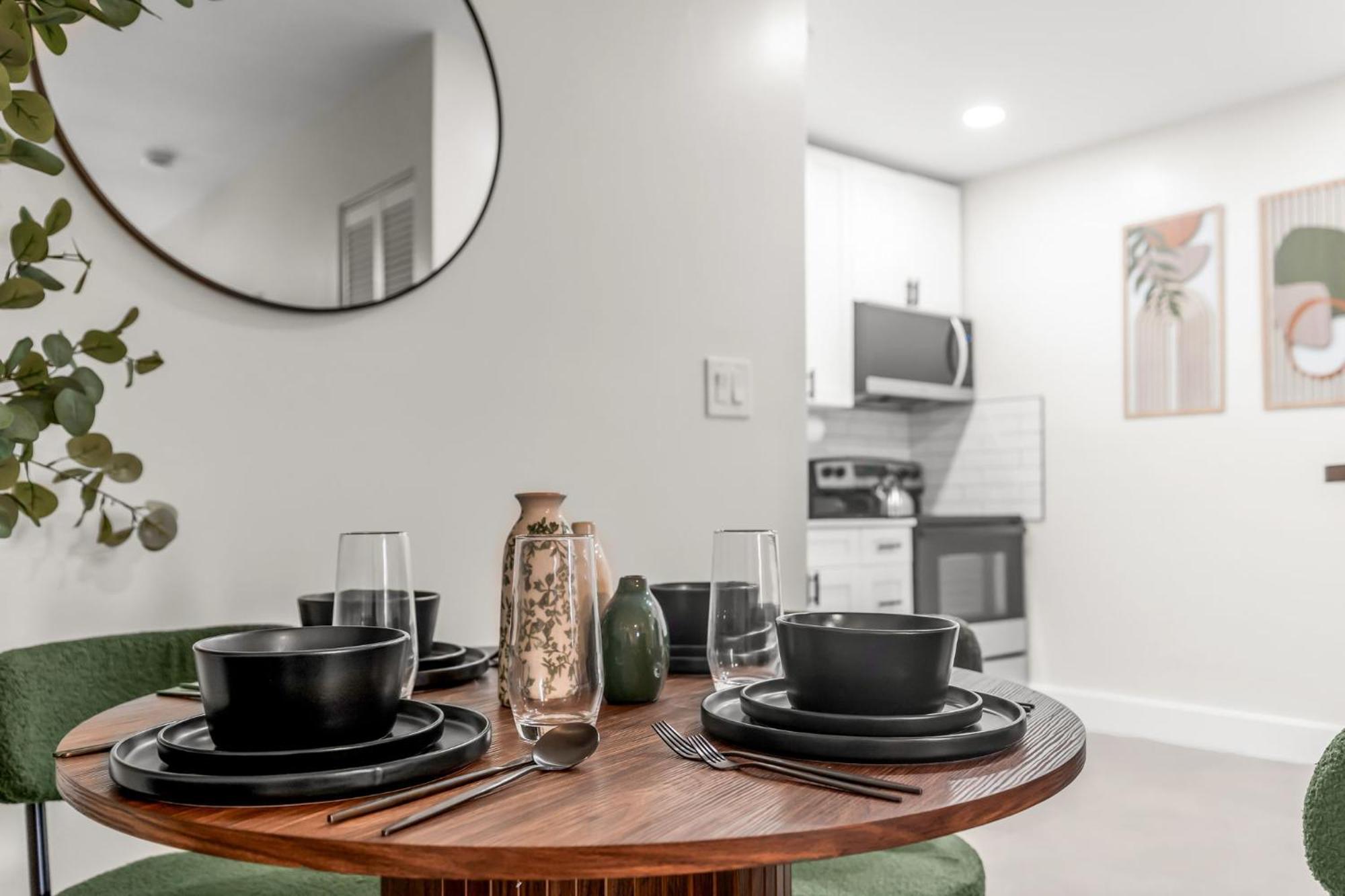 Deluxe One Bedroom King with Kitchen and Sofa Bed