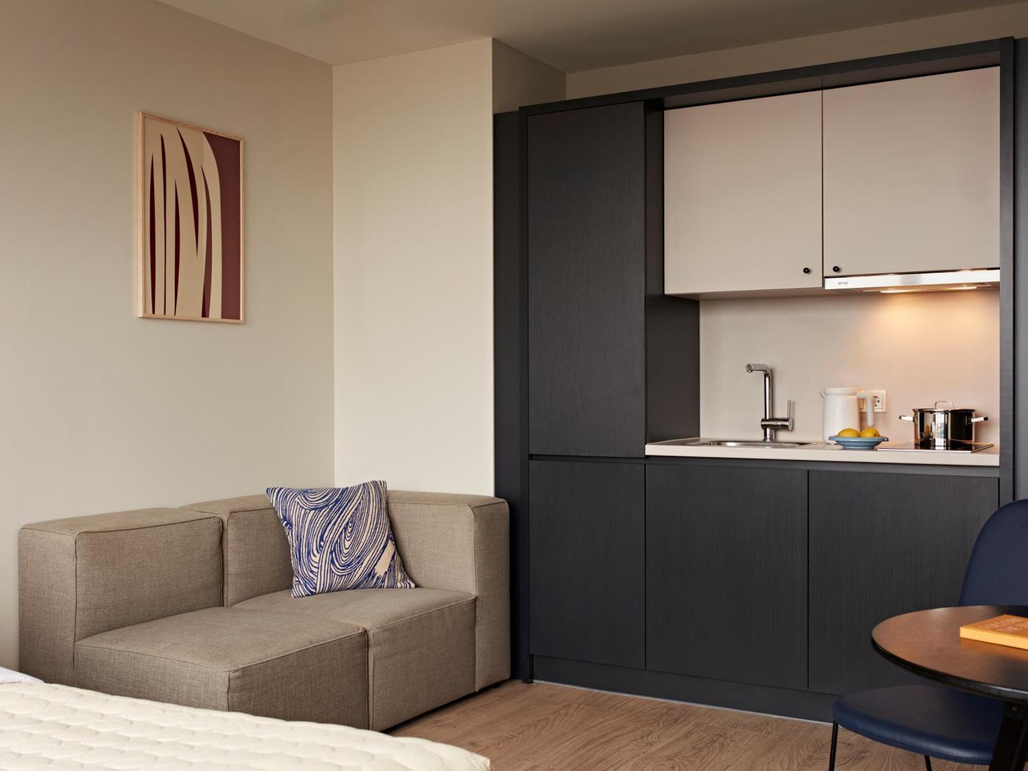 Large Studio with Kitchen