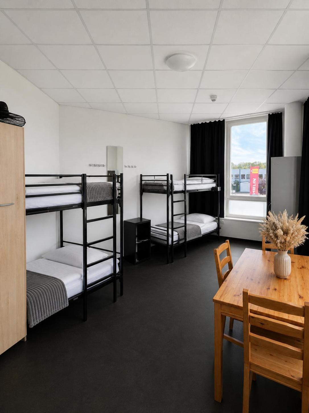 Bed 4-Bed Mixed Dormitory Room on the floor