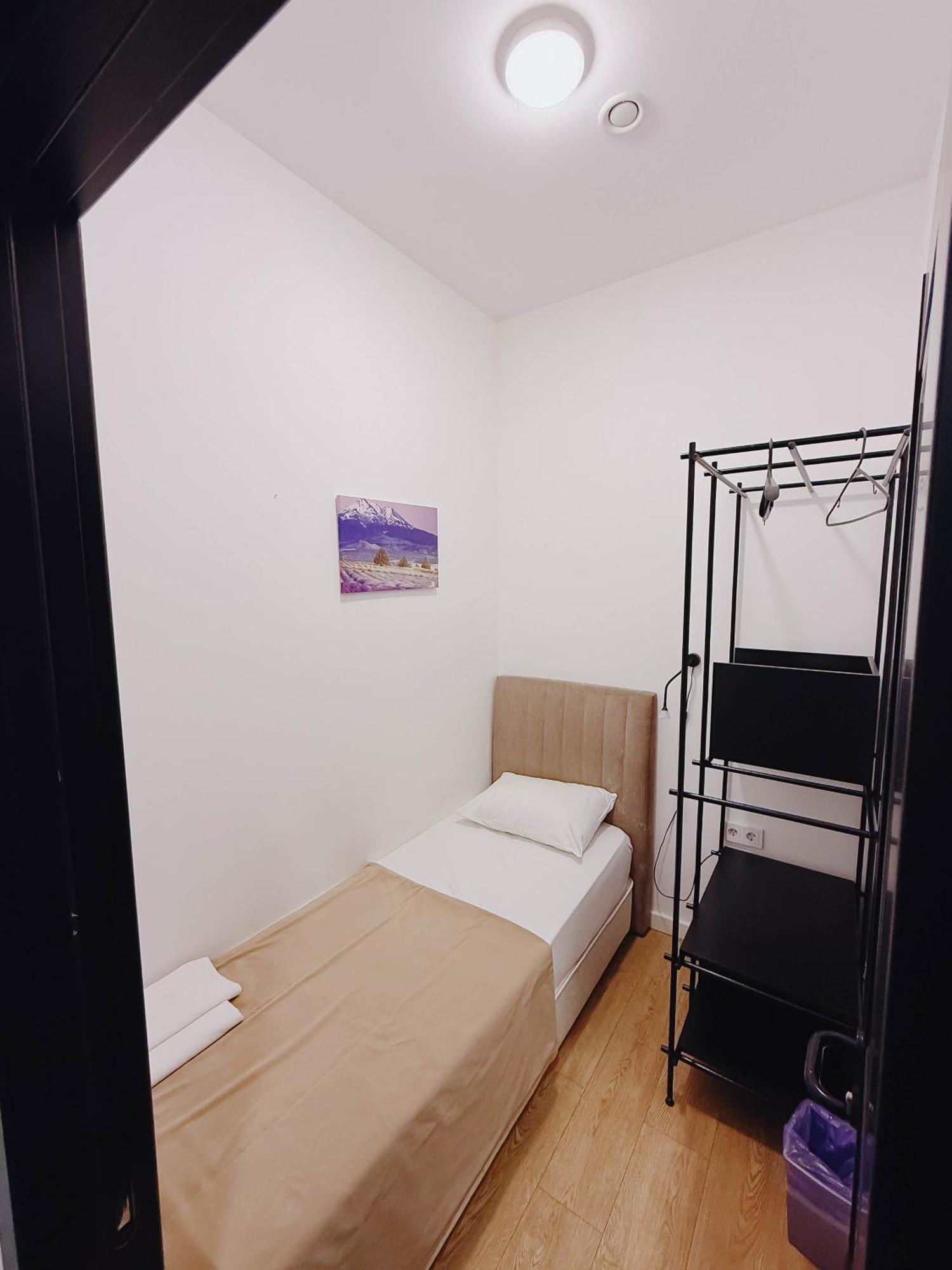 Single Room without Window