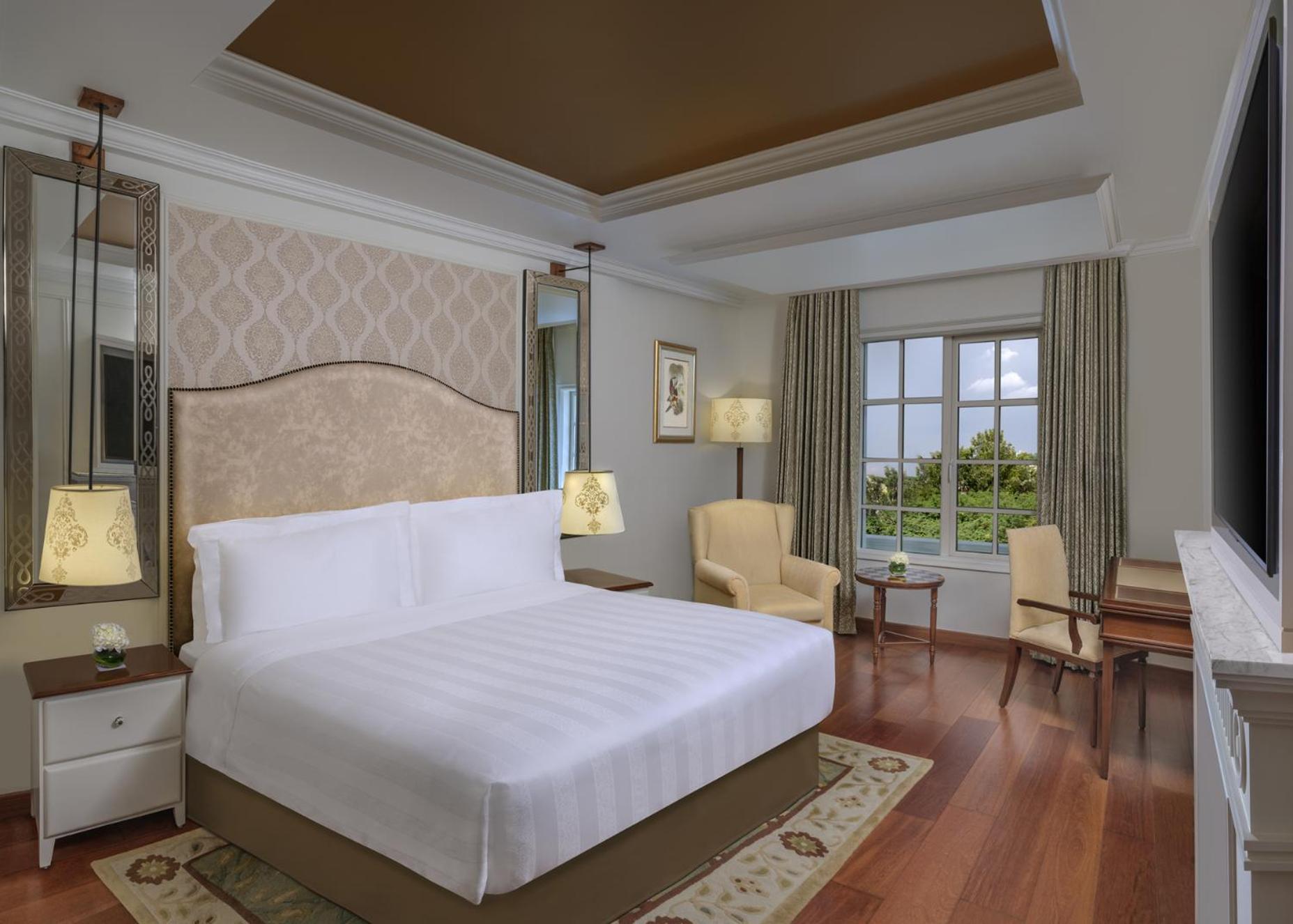 Towers Queen Room