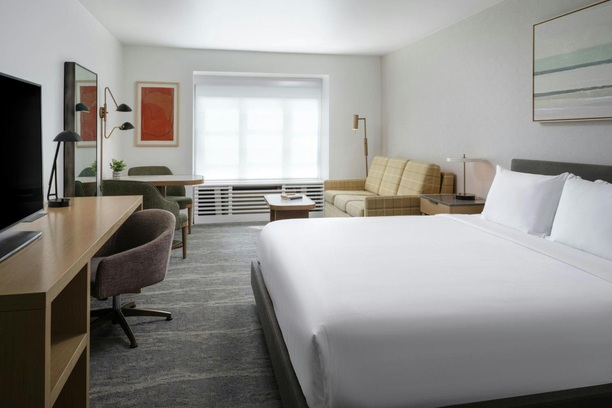 Grotere Kamer met 1 Kingsize Bed en Uitzicht op de Stad