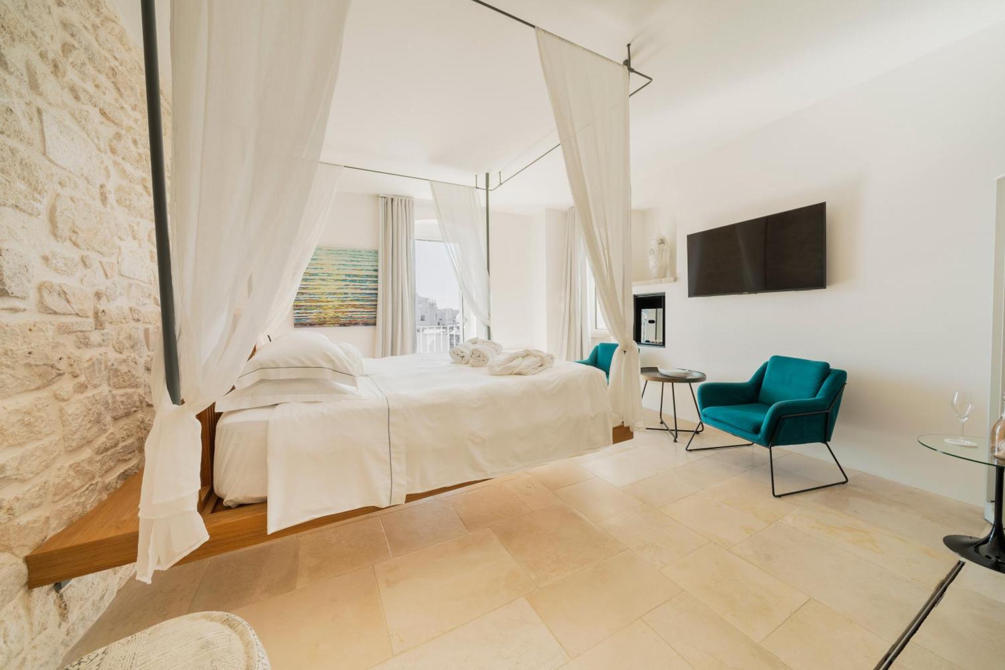 Suite met Queensize Bed en Uitzicht op Zee