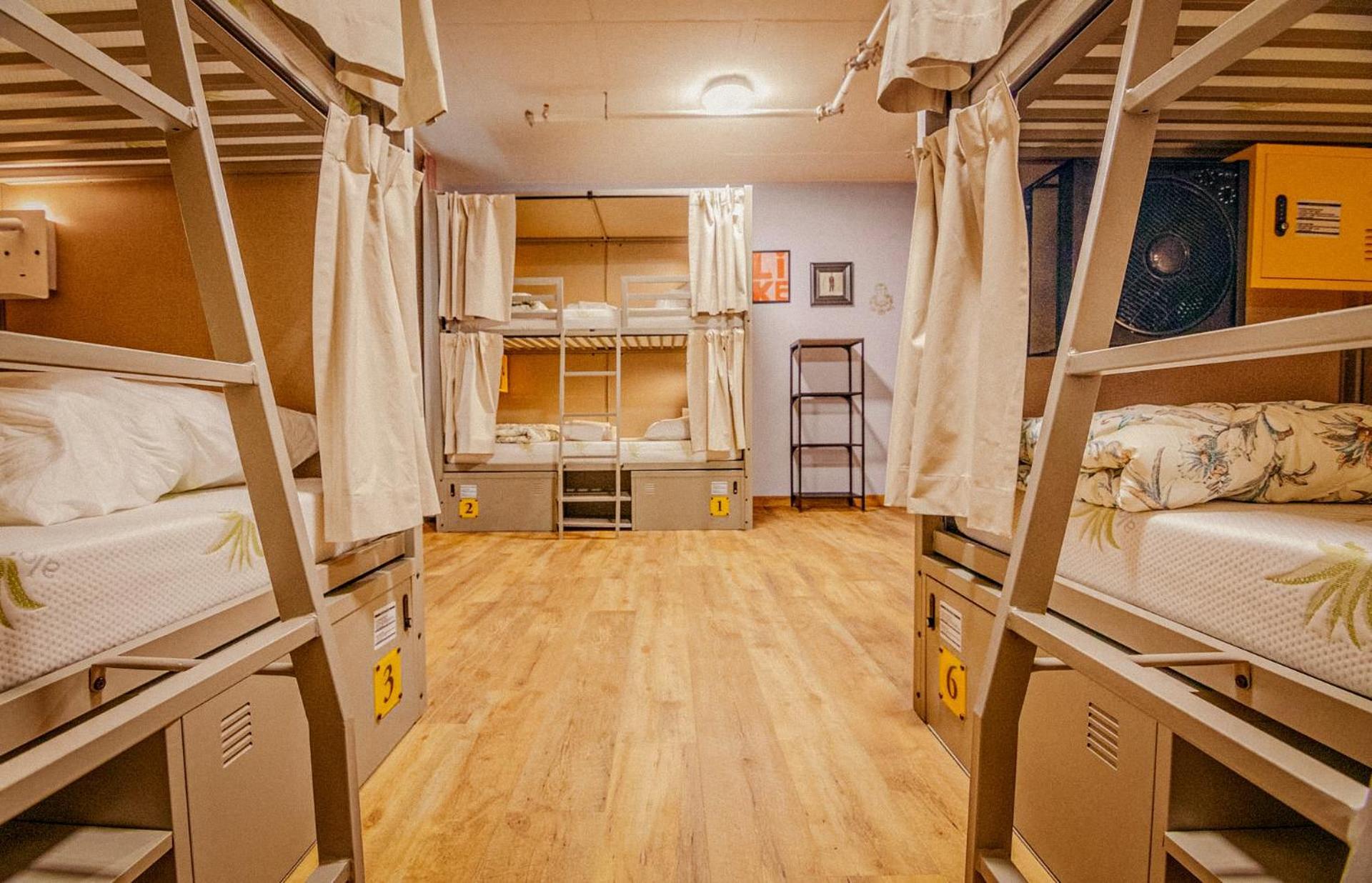 Posto Letto in Dormitorio Misto con 6 Letti