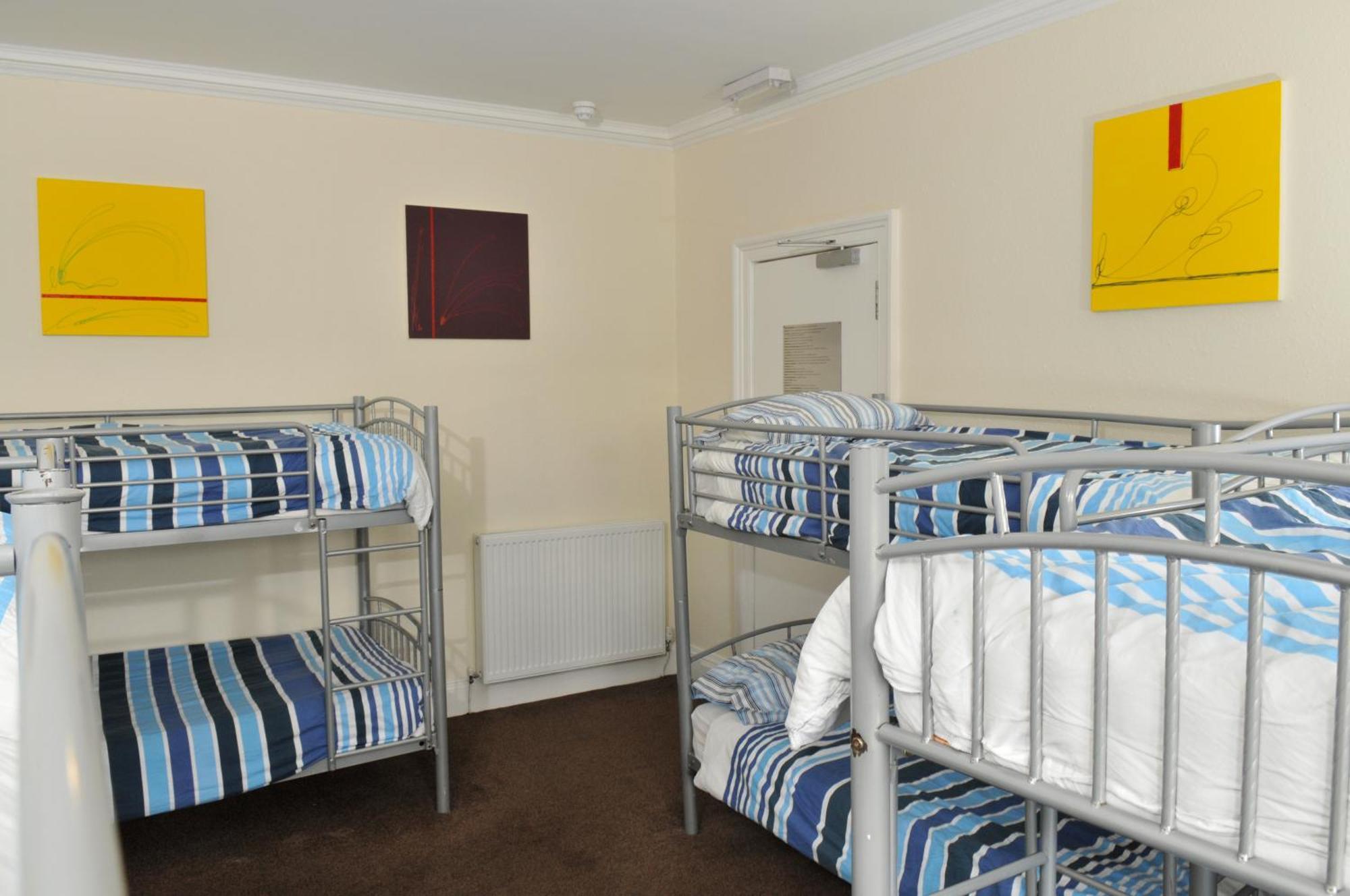 Posto Letto in Dormitorio Misto con 12 Letti