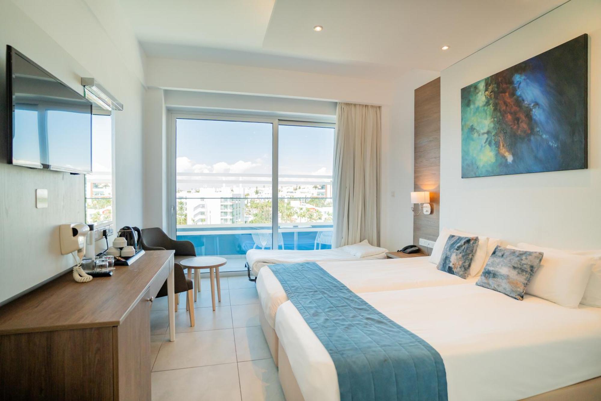 Double or Twin Room Side Sea View