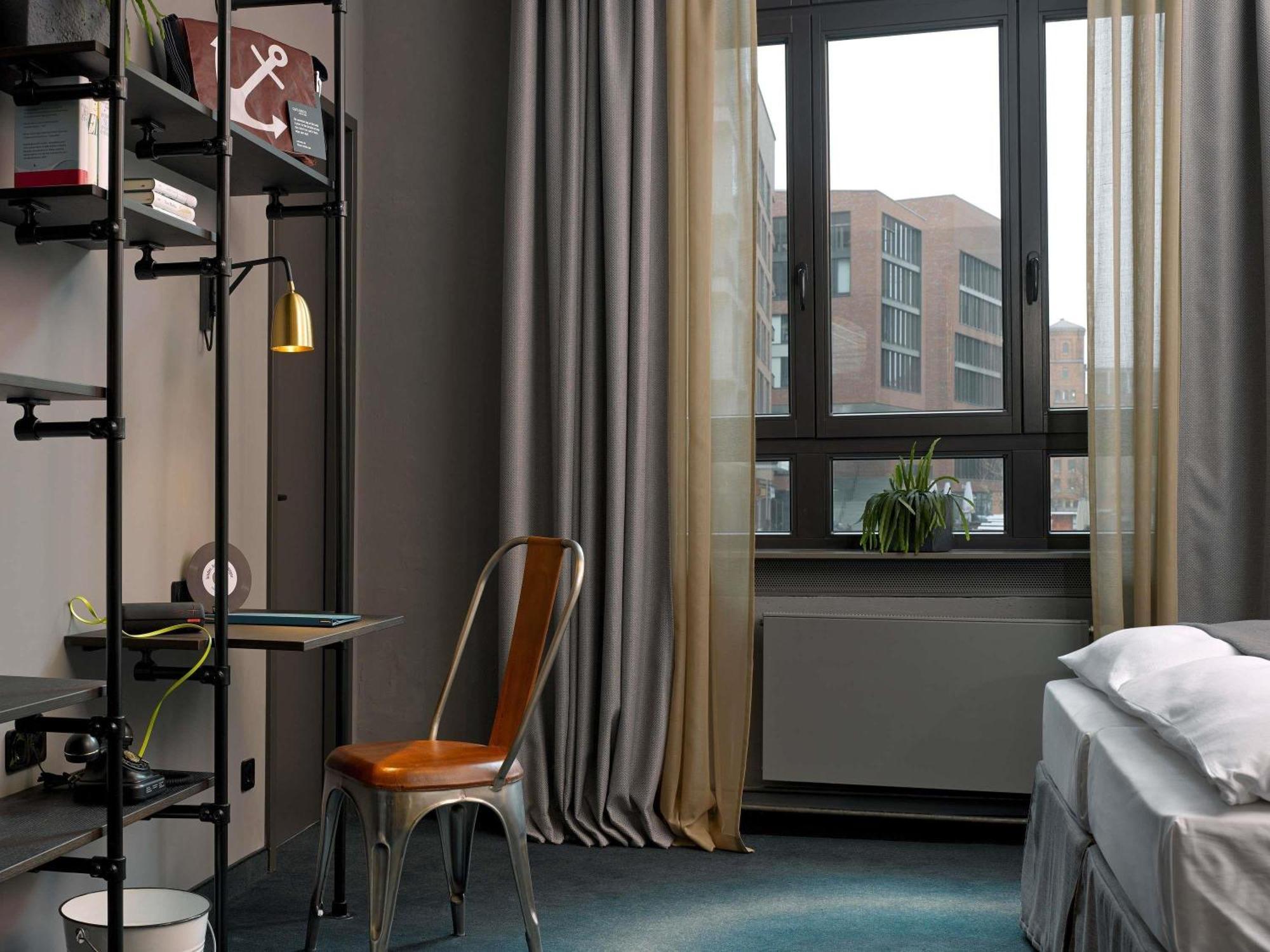Medium Room