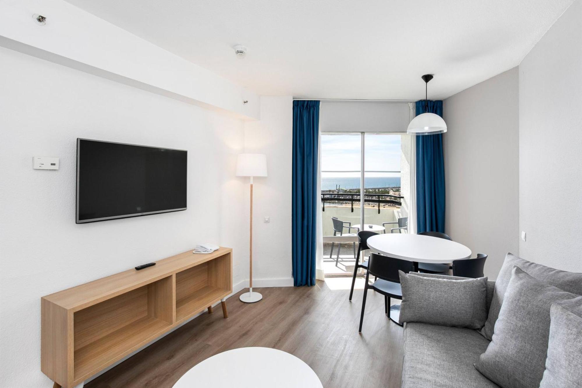One-Bedroom Apartment Sea View