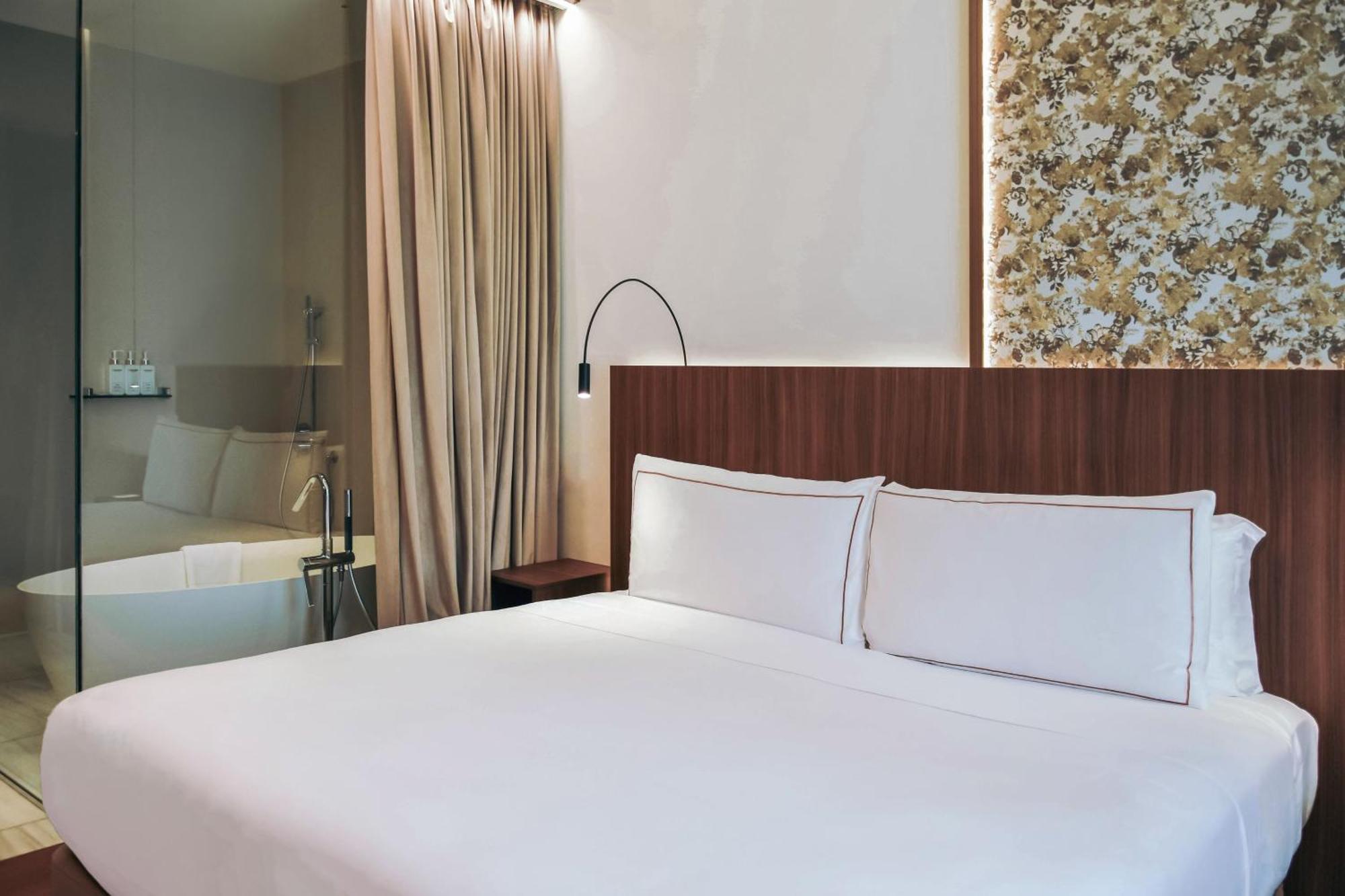 Deluxe Room spa access