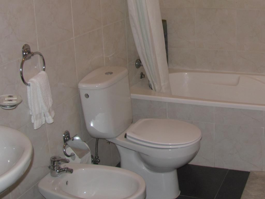 Quarto Duplo com Casa de Banho Privativa