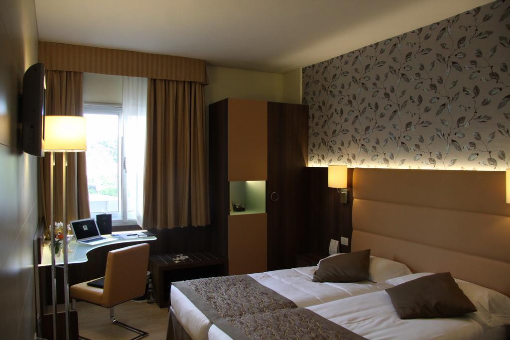 Twin Room,925596592:JPEG