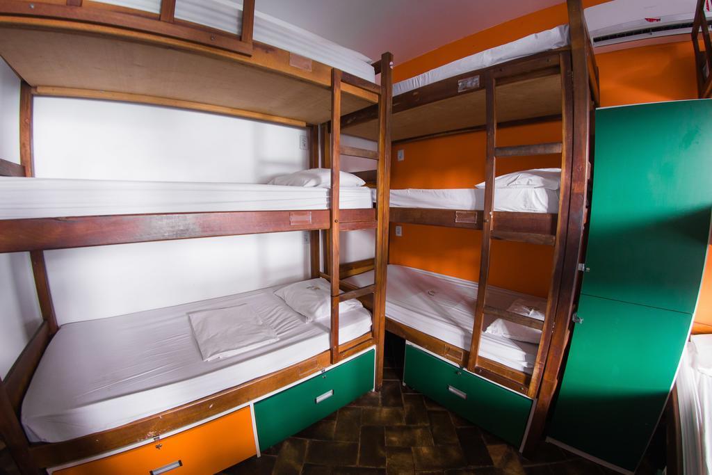 Cama Individual em Dormitório Misto (12 Adultos)