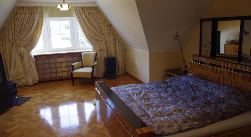 Villa mit 6 Schlafzimmern, eigenem Pool und Sauna