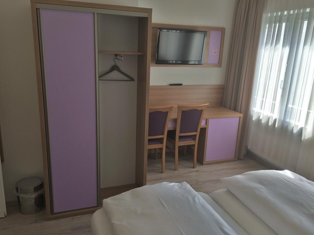 Single Room with Shared Bathroom,789902541:JPEG