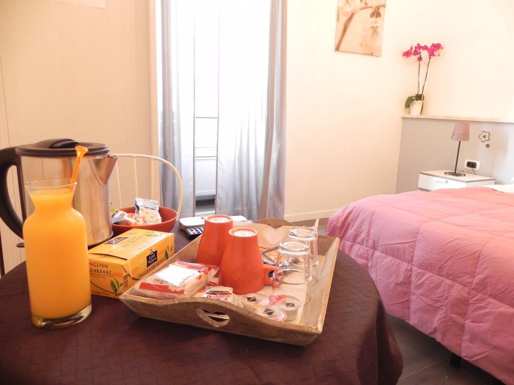 Dreibettzimmer mit Stadtblick