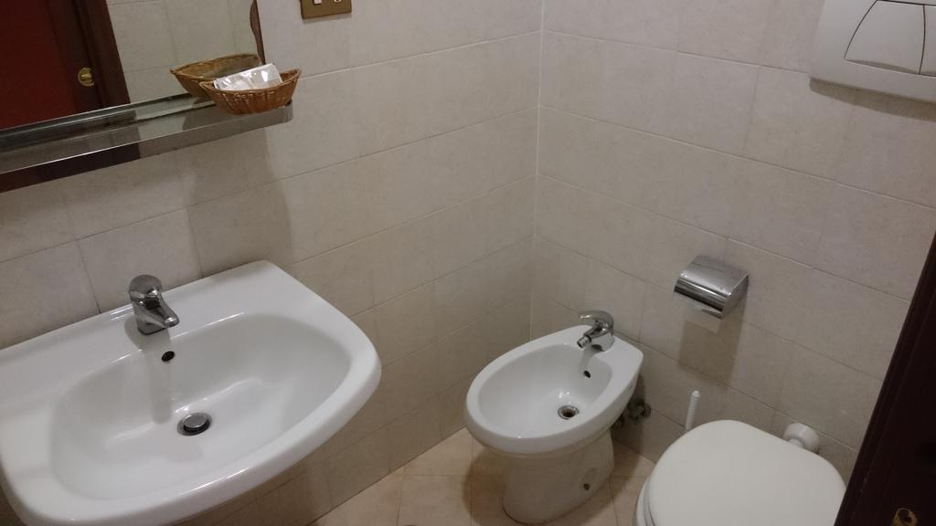 Camera Matrimoniale/Doppia con Letti Singoli con Bagno