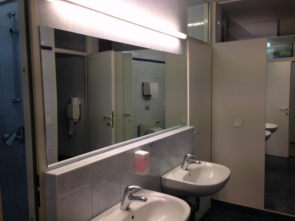 Einzelzimmer mit Gemeinschaftsbad