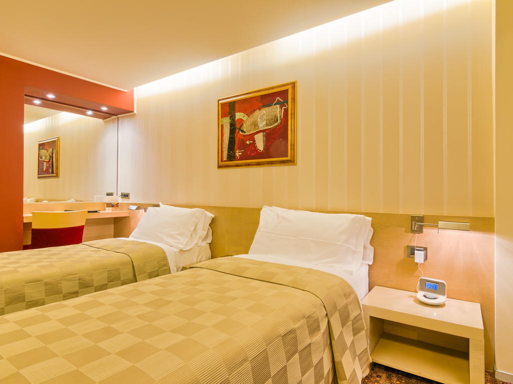 Chambre Double sans Balcon - Vue Latérale sur Mer
