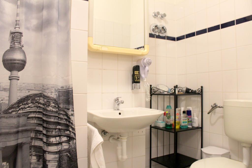 Single Room with Shared Bathroom,256400173:JPEG