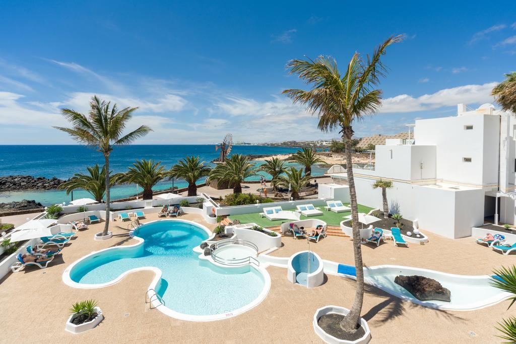 Apartamento con vistas laterales al mar