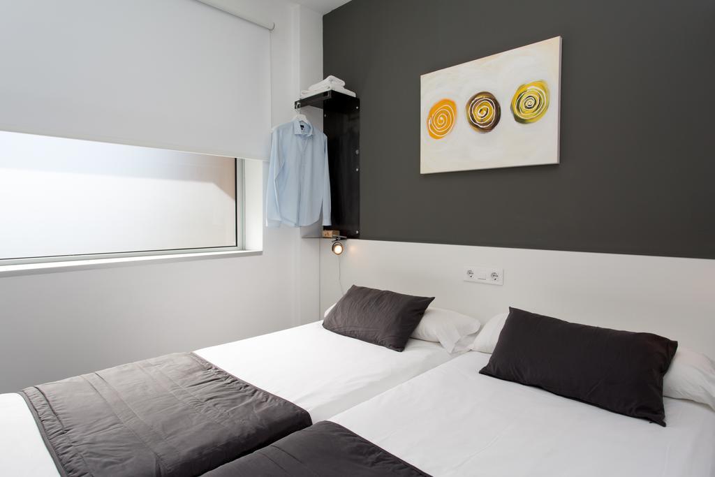 Apartamento de 2 dormitorios con balcón con vistas a la ciudad (2-4 adultos)