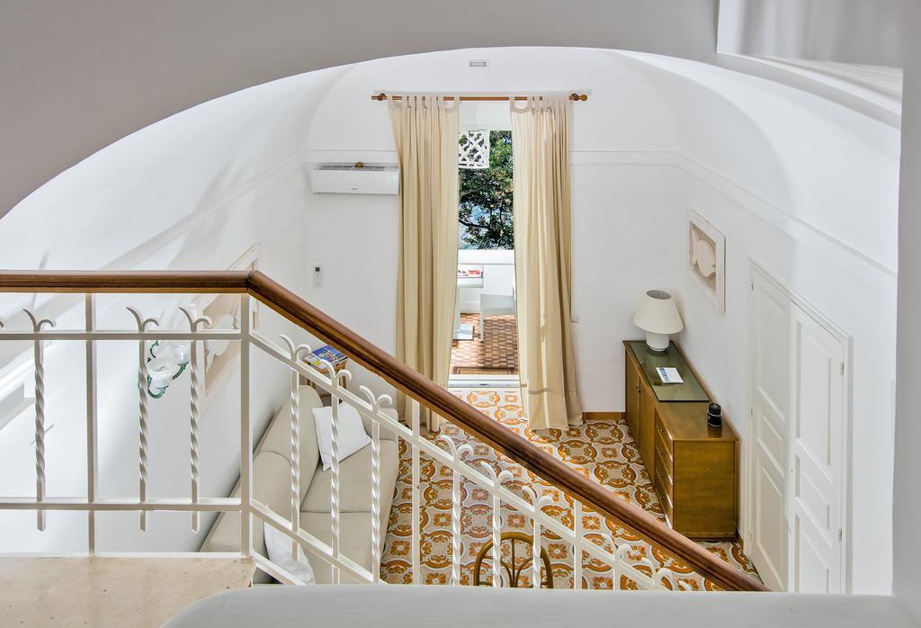 One-Bedroom Apartment with Terrace - Split Level,283807205:JPEG