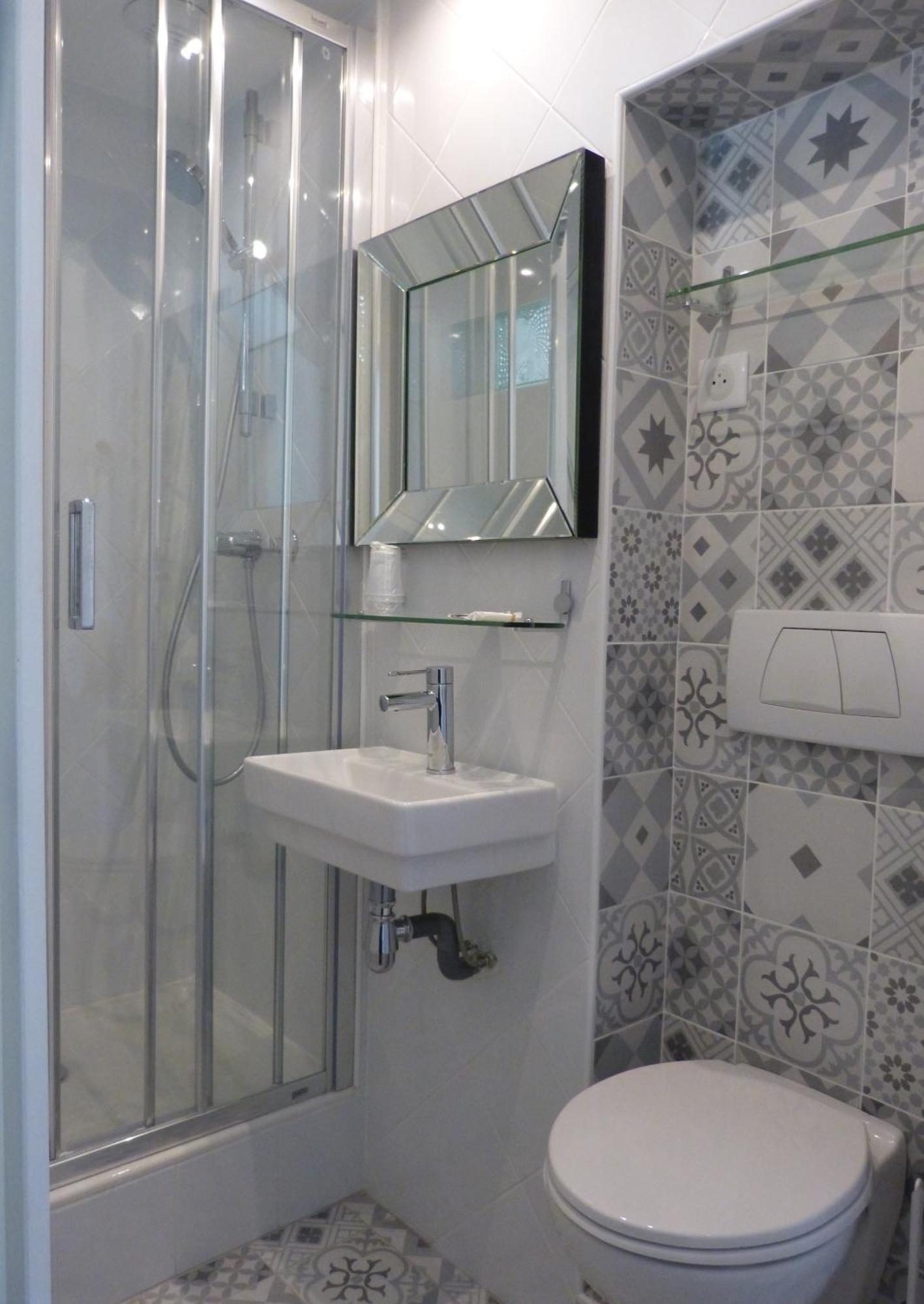 Triple Room Private Shower Toilet,378025339:JPEG