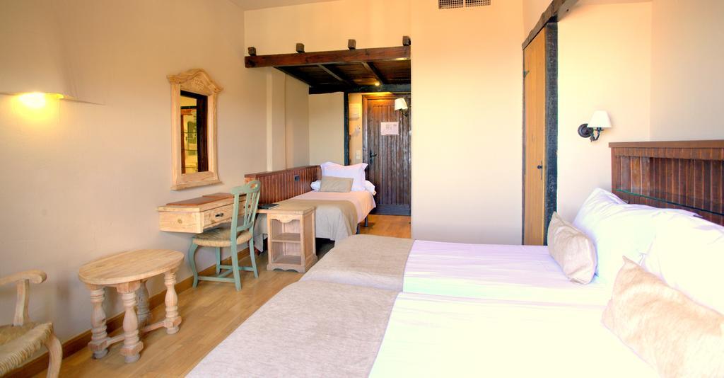 Family Room,1654265105:JPEG