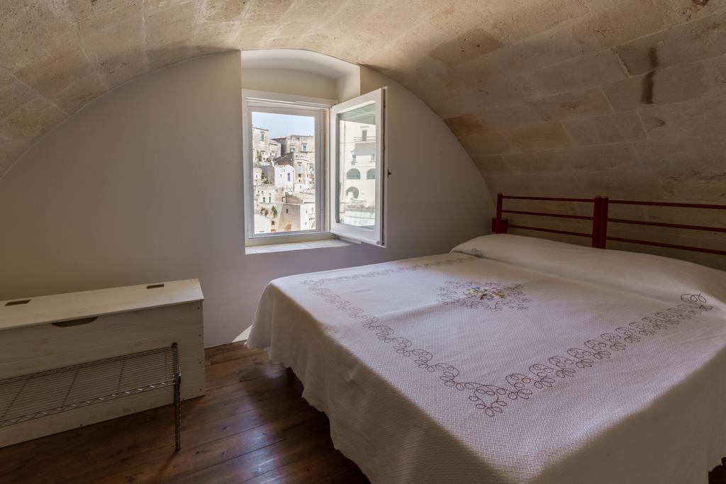 Two-Bedroom House,327801472:JPEG
