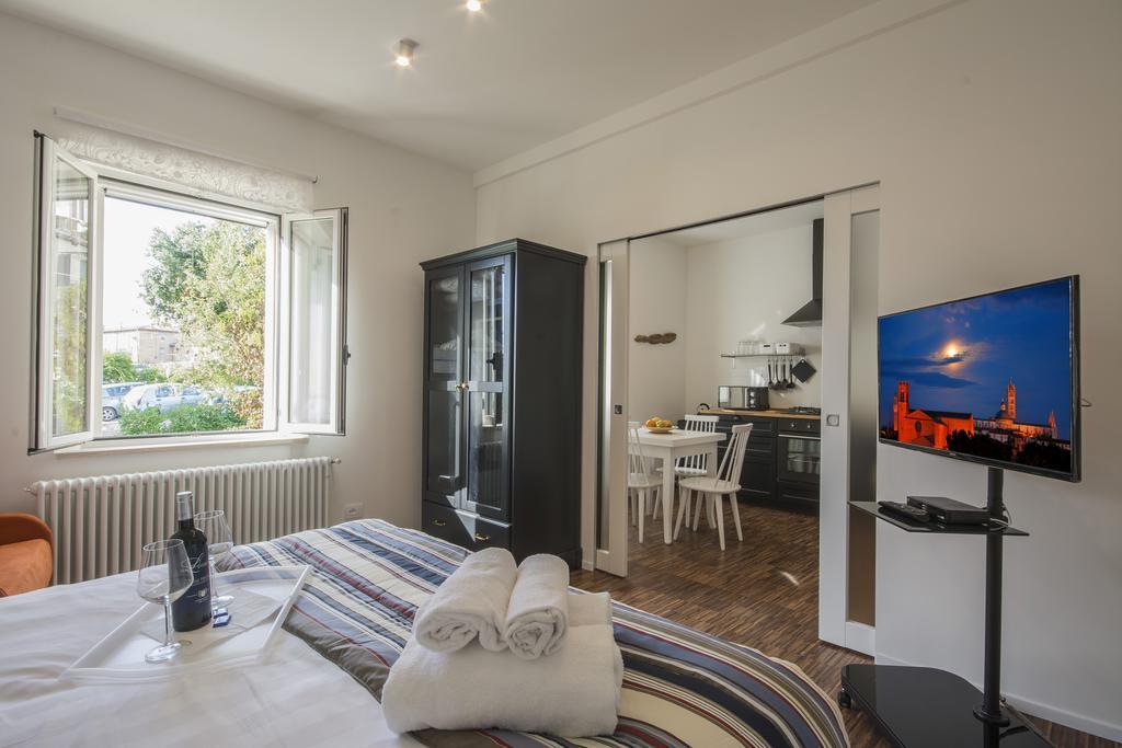 Studio with Garden View,328216666:JPEG