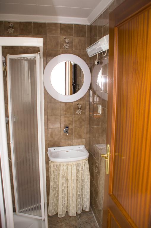 Habitación Doble con baño - 2 camas
